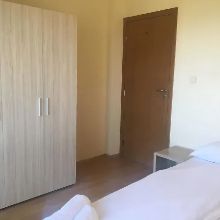 Onebedroom *