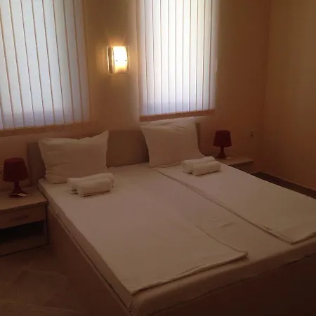 Onebedroom *